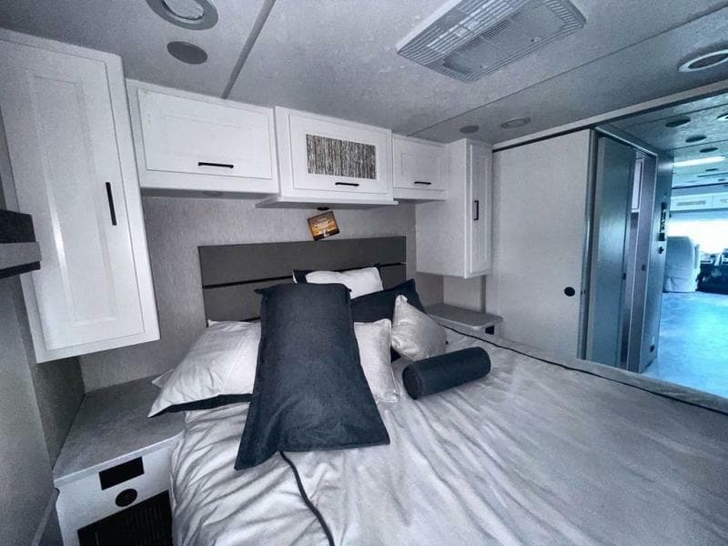 2023 Coachmen 2023 Coachmen Mirada - thumbnail 33