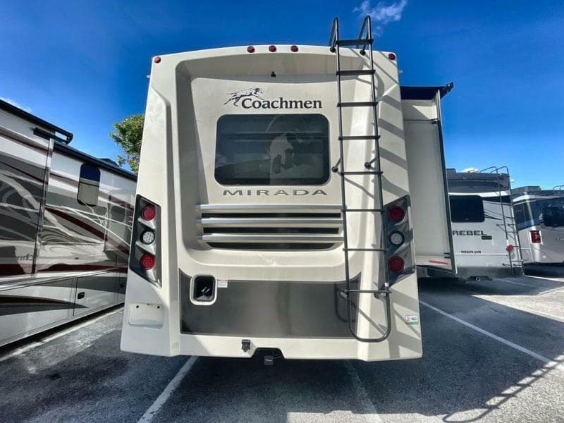 2023 Coachmen 2023 Coachmen Mirada - thumbnail 8