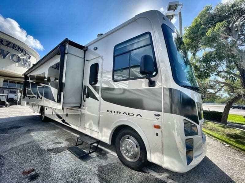 2023 Coachmen 2023 Coachmen Mirada - thumbnail 10