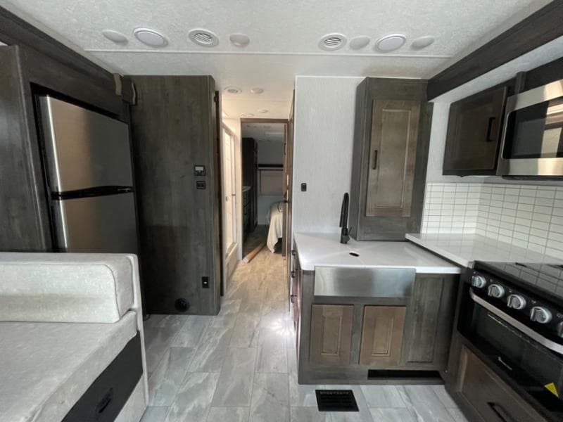 2023 Coachmen 2023 Coachmen Mirada - thumbnail 20