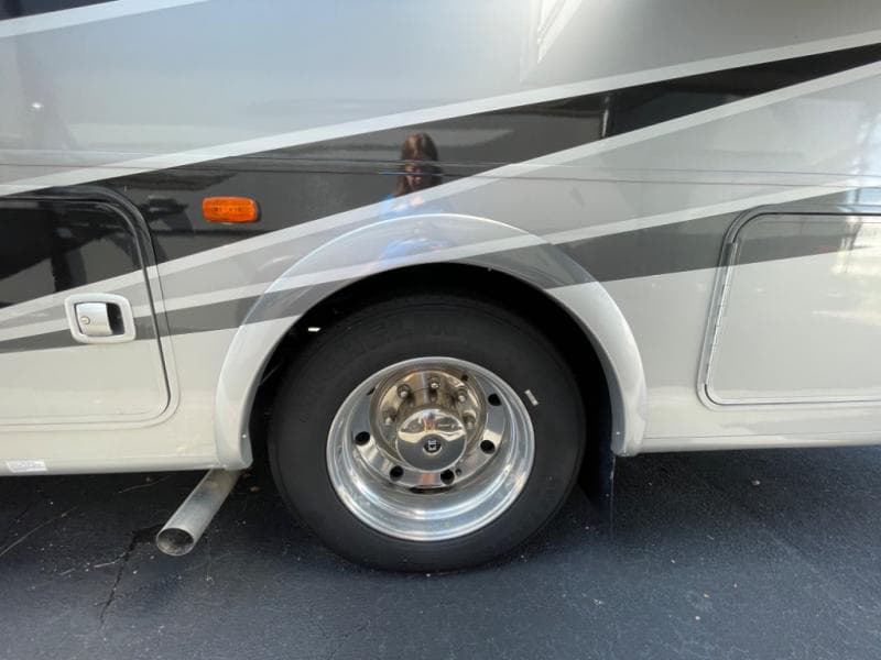 2023 Coachmen 2023 Coachmen Mirada - thumbnail 6