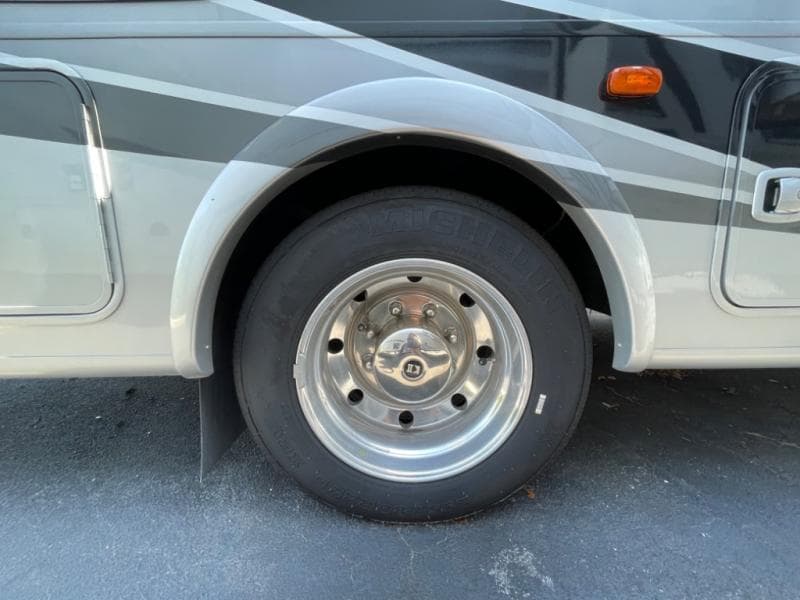 2023 Coachmen 2023 Coachmen Mirada - thumbnail 10