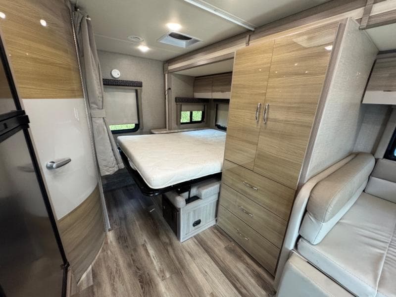 2020 Thor Motor Coach 2020 Thor Motor Coach Tiburon - thumbnail 18