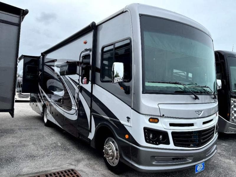 2023 Fleetwood RV Bounder 33C