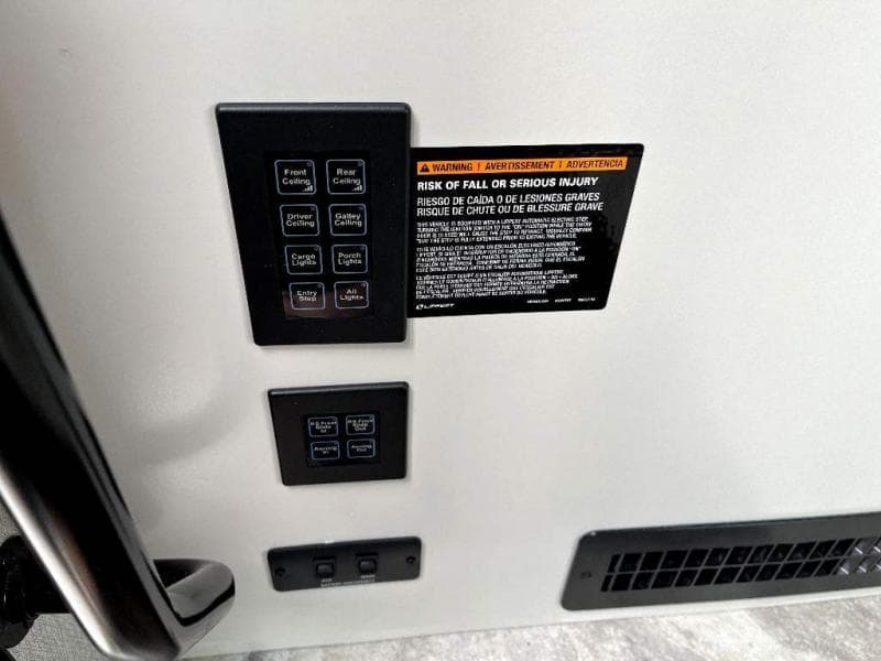 2023 Fleetwood RV 2023 Fleetwood RV Bounder - thumbnail 24