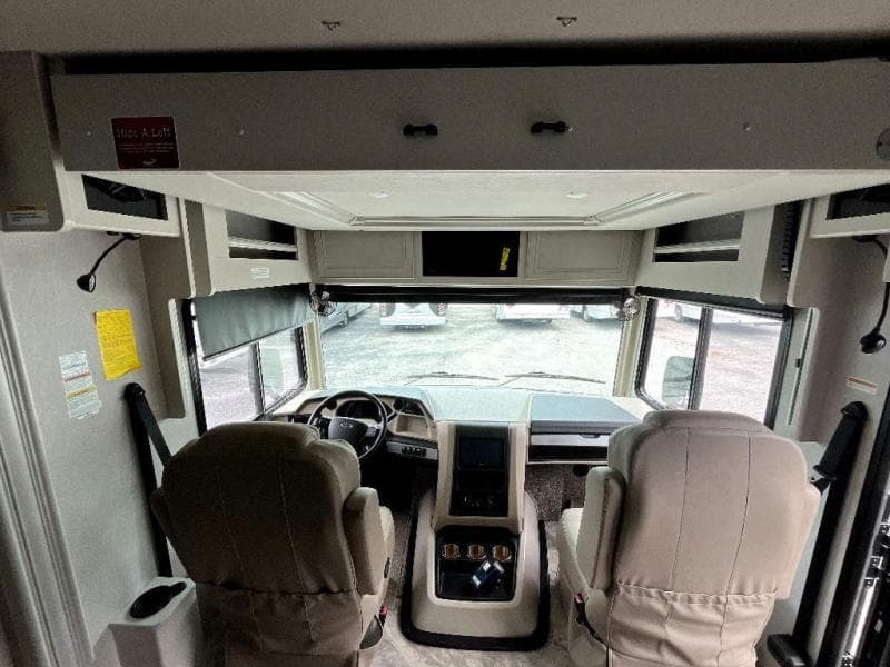 2023 Fleetwood RV 2023 Fleetwood RV Bounder - thumbnail 26