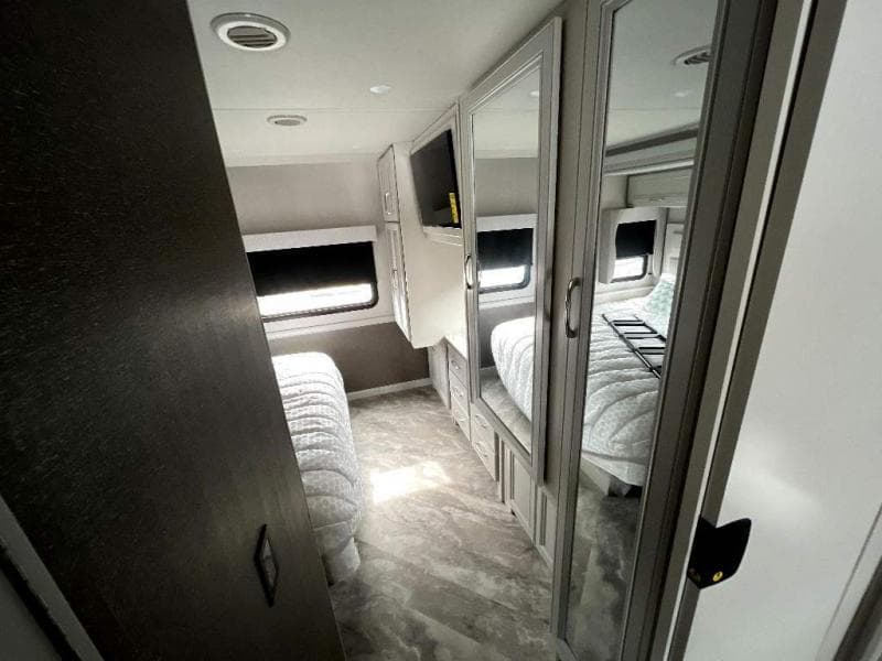 2023 Fleetwood RV 2023 Fleetwood RV Bounder - thumbnail 35