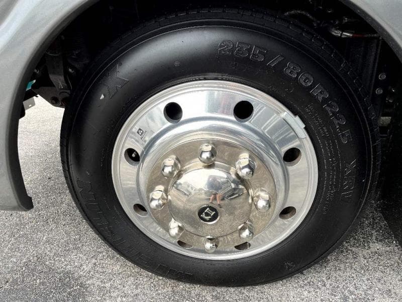 2023 Fleetwood RV 2023 Fleetwood RV Bounder - thumbnail 5