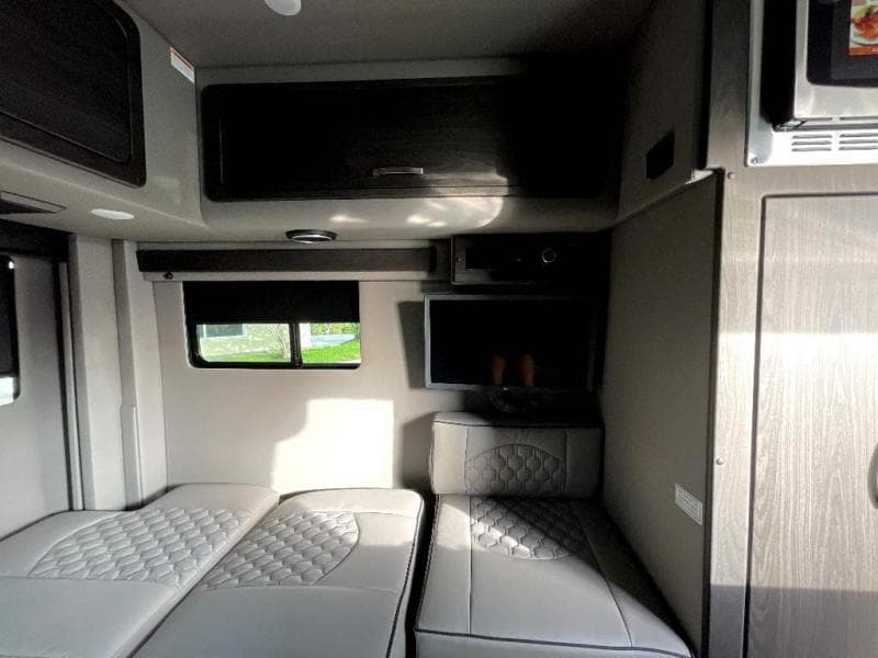 2025 Midwest Automotive Designs 2025 Midwest Automotive Designs Legend - thumbnail 18