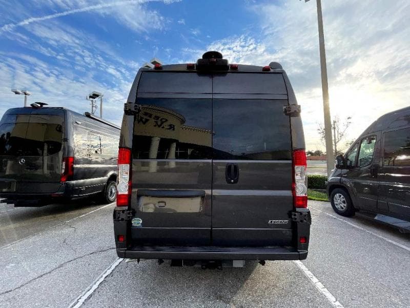 2025 Midwest Automotive Designs 2025 Midwest Automotive Designs Legend - thumbnail 7