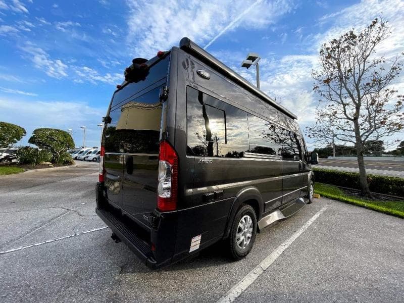 2025 Midwest Automotive Designs 2025 Midwest Automotive Designs Legend - thumbnail 8