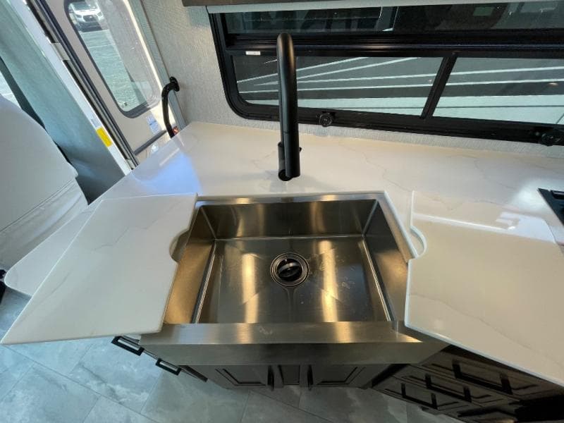 2023 Coachmen 2023 Coachmen Mirada - thumbnail 18