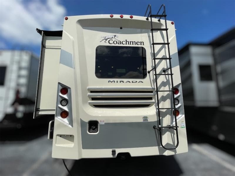 2023 Coachmen 2023 Coachmen Mirada - thumbnail 5