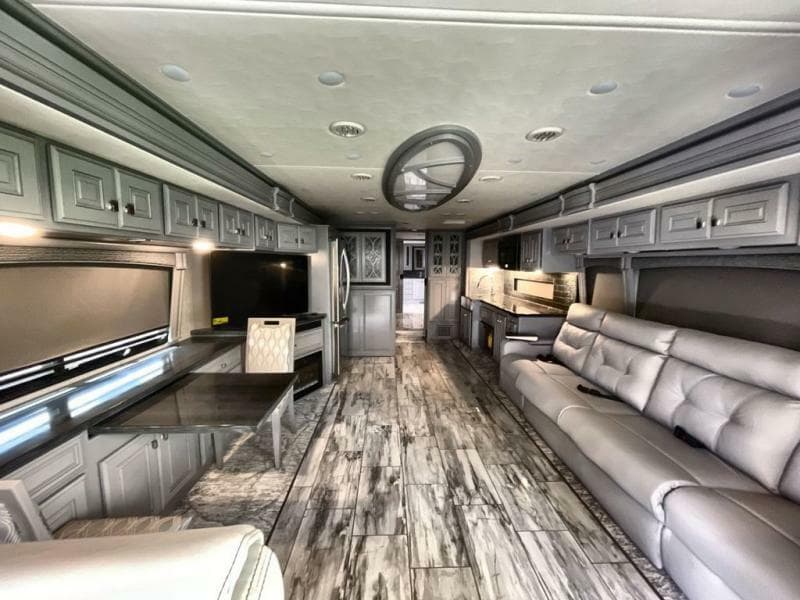 2024 Fleetwood RV 2024 Fleetwood RV Discovery LXE - thumbnail 13