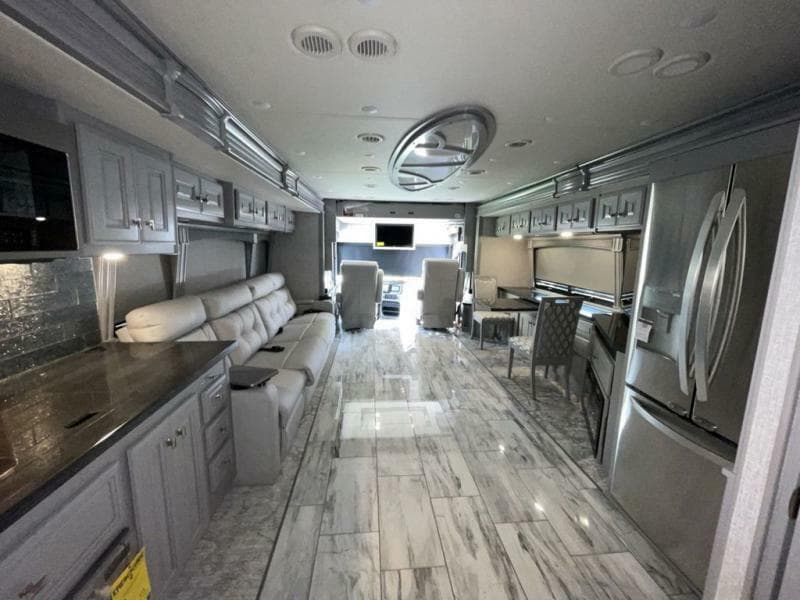 2024 Fleetwood RV 2024 Fleetwood RV Discovery LXE - thumbnail 14