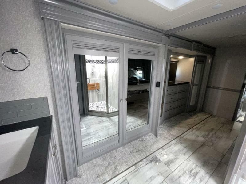 2024 Fleetwood RV 2024 Fleetwood RV Discovery LXE - thumbnail 29