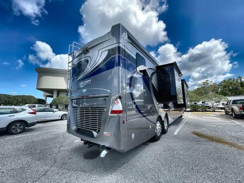 2024 Fleetwood RV 2024 Fleetwood RV Discovery LXE - thumbnail 9