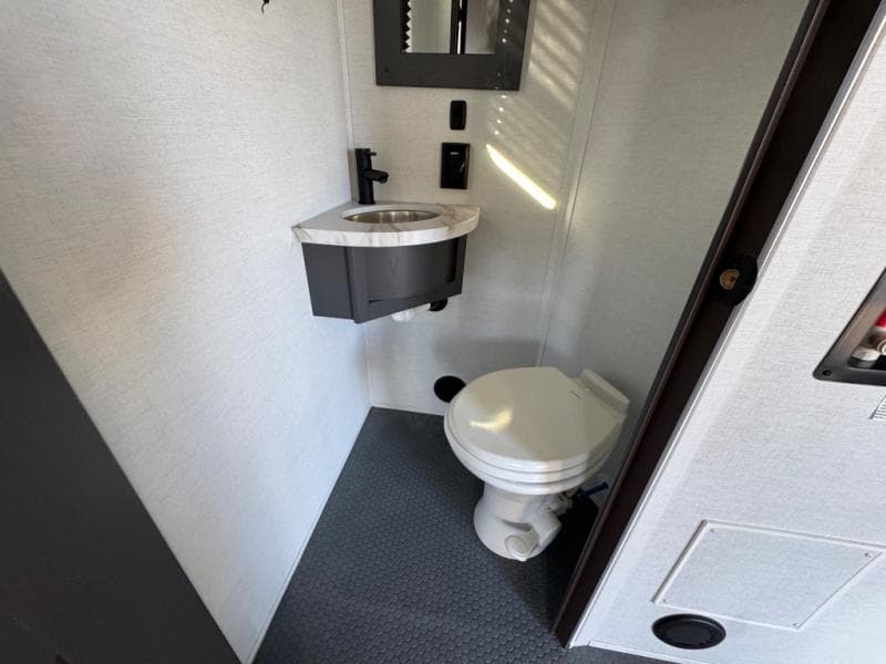 2026 Alliance RV 2026 Alliance RV Valor - thumbnail 22