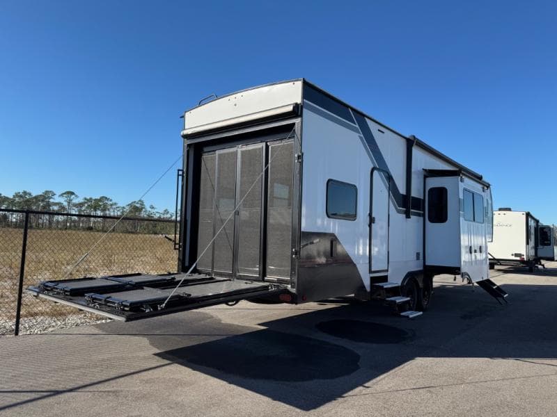 2026 Alliance RV 2026 Alliance RV Valor - thumbnail 5