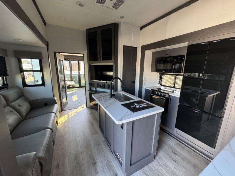 2026 Alliance RV 2026 Alliance RV Valor - thumbnail 6