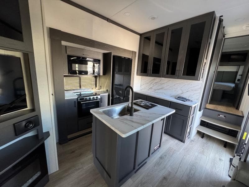 2026 Alliance RV 2026 Alliance RV Valor - thumbnail 8