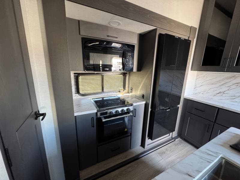 2026 Alliance RV 2026 Alliance RV Valor - thumbnail 9