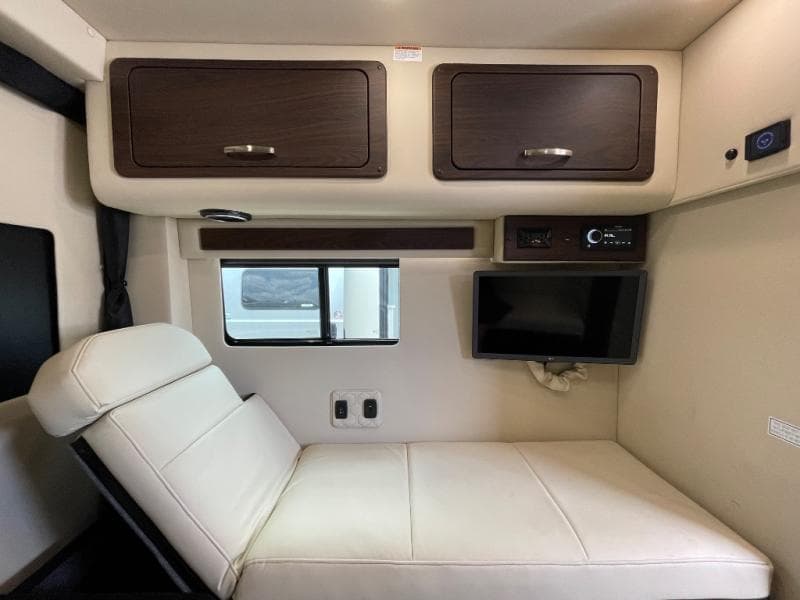 2025 Midwest Automotive Designs 2025 Midwest Automotive Designs Legend - thumbnail 8