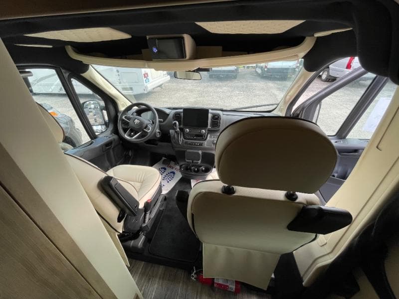 2025 Midwest Automotive Designs 2025 Midwest Automotive Designs Legend - thumbnail 6