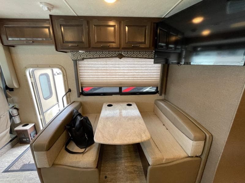 2019 Thor Motor Coach 2019 Thor Motor Coach Hurricane - thumbnail 18