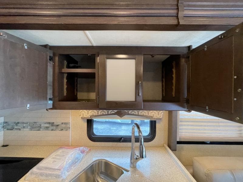 2019 Thor Motor Coach 2019 Thor Motor Coach Hurricane - thumbnail 19