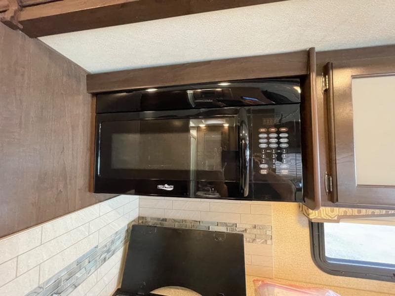 2019 Thor Motor Coach 2019 Thor Motor Coach Hurricane - thumbnail 21