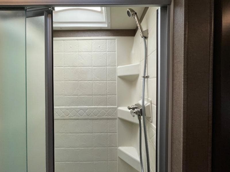 2019 Thor Motor Coach 2019 Thor Motor Coach Hurricane - thumbnail 28