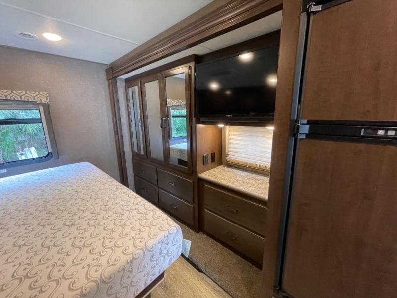 2019 Thor Motor Coach 2019 Thor Motor Coach Hurricane - thumbnail 32