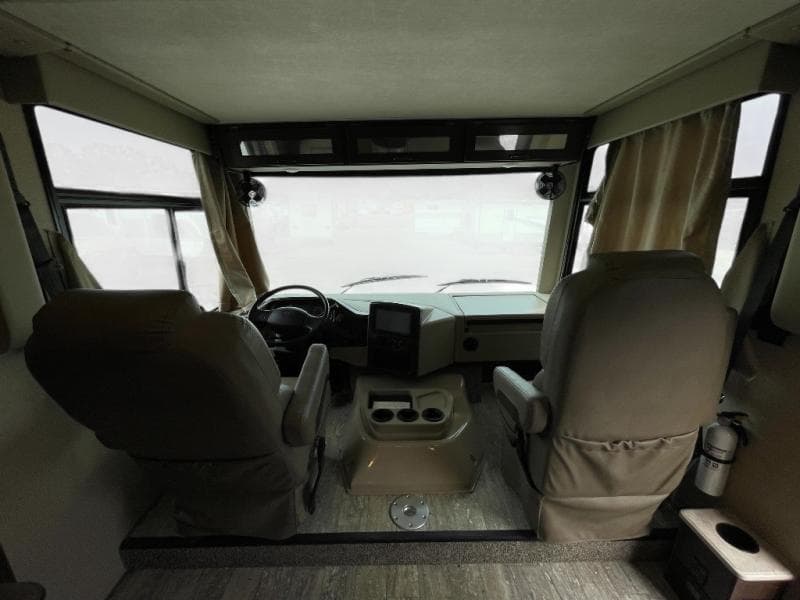 2019 Thor Motor Coach 2019 Thor Motor Coach Hurricane - thumbnail 41