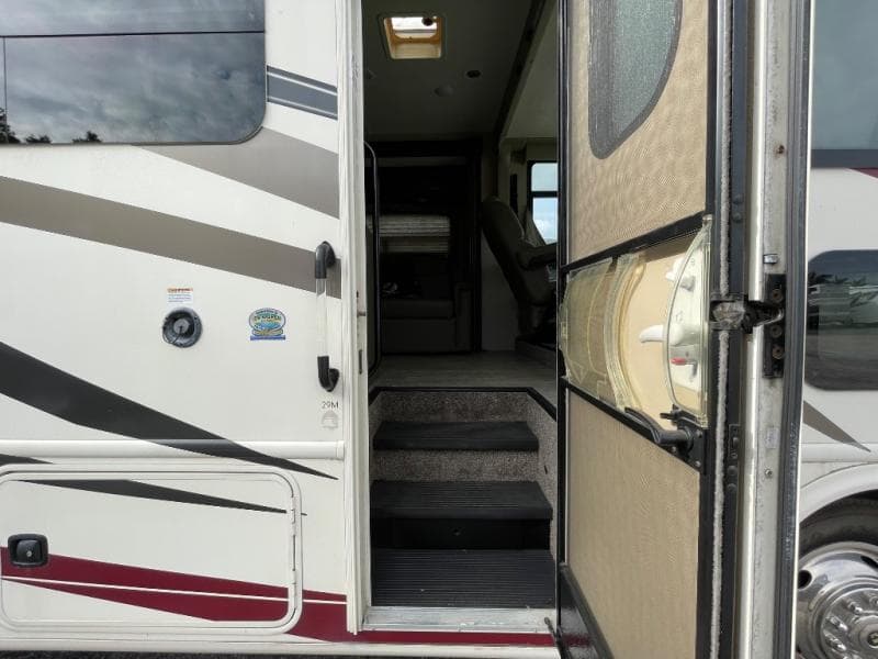 2019 Thor Motor Coach 2019 Thor Motor Coach Hurricane - thumbnail 63