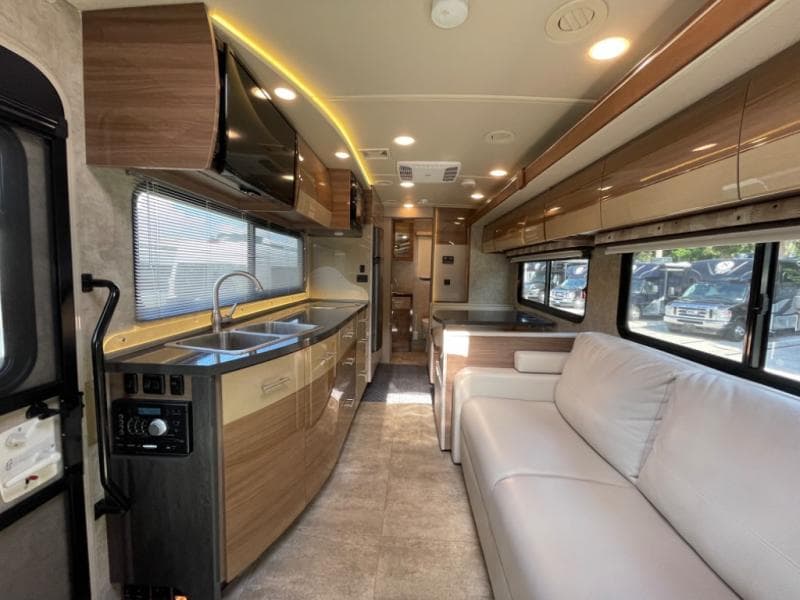 2016 Winnebago 2016 Winnebago View - thumbnail 33