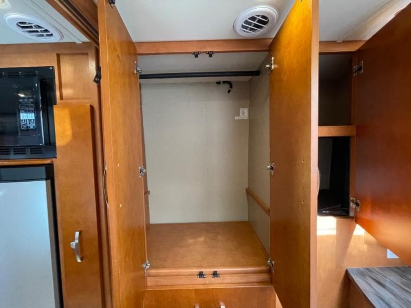 2014 Leisure Travel Vans 2014 Leisure Travel Vans Unity - thumbnail 28