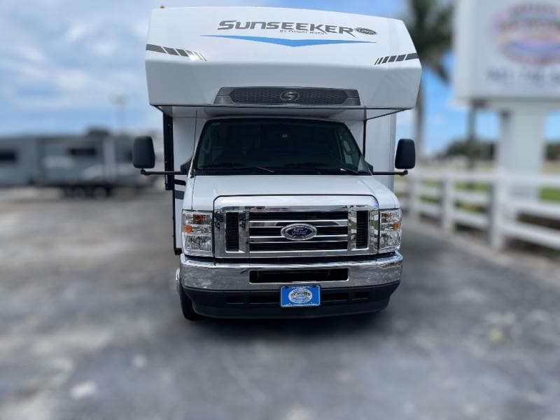 2025 Forest River 2025 Forest River Sunseeker - thumbnail 3