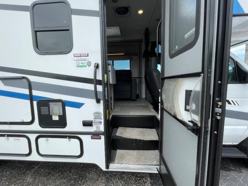 2025 Forest River 2025 Forest River Sunseeker - thumbnail 51