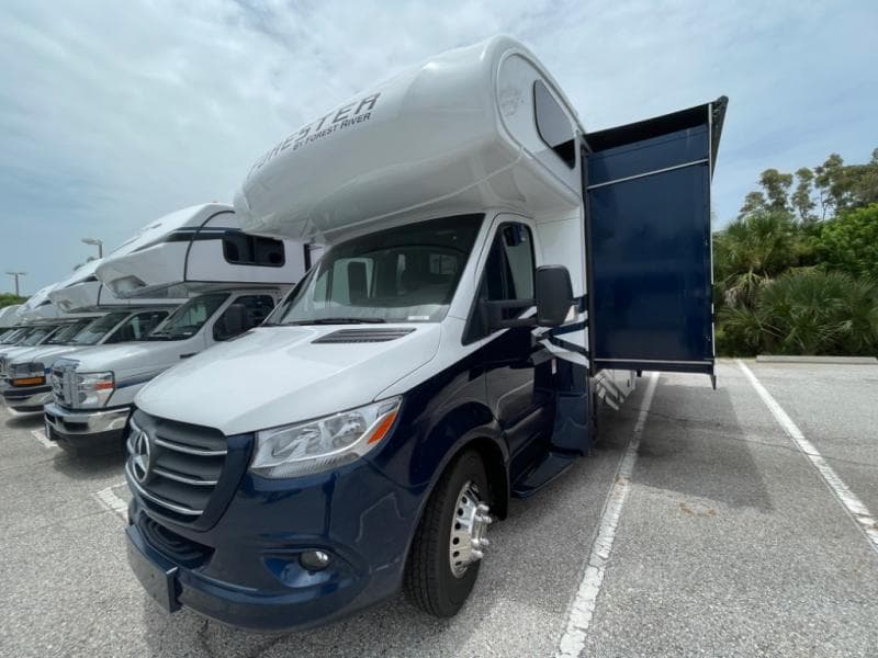 2025 Forest River 2025 Forest River Forester - thumbnail 3