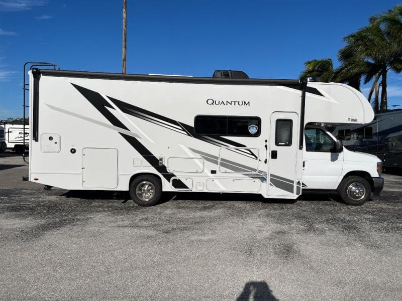 2025 Thor Motor Coach 2025 Thor Motor Coach Quantum - thumbnail 13