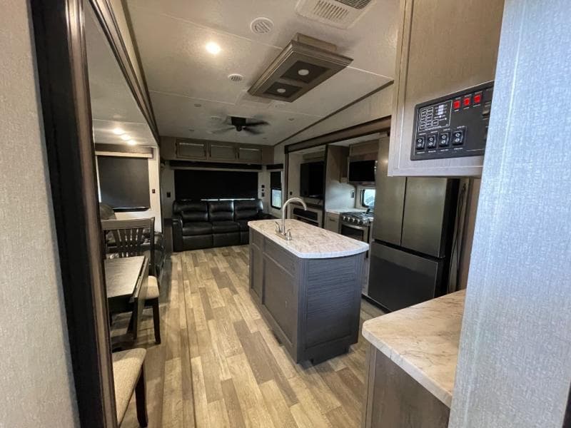 2023 Coachmen 2023 Coachmen Chaparral - thumbnail 17