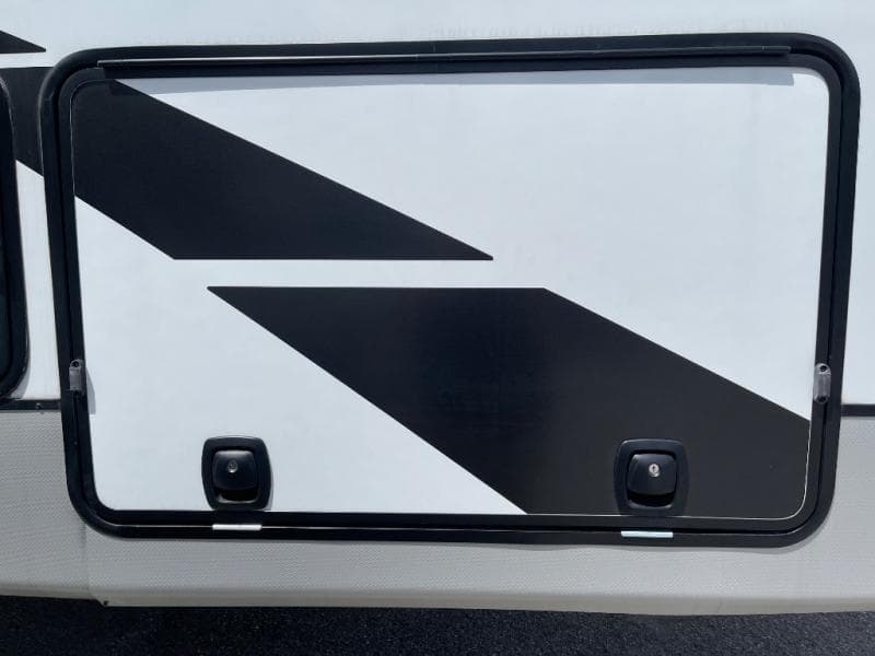 2023 Coachmen 2023 Coachmen Chaparral - thumbnail 9