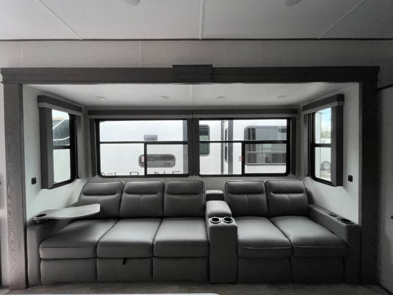 2025 Keystone RV 2025 Keystone RV Alpine Avalanche Edition - thumbnail 12