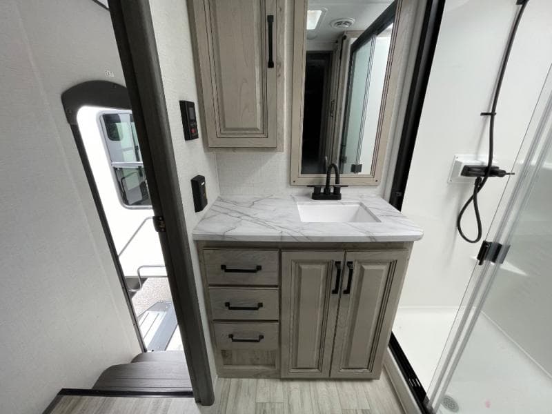 2025 Keystone RV 2025 Keystone RV Alpine Avalanche Edition - thumbnail 16