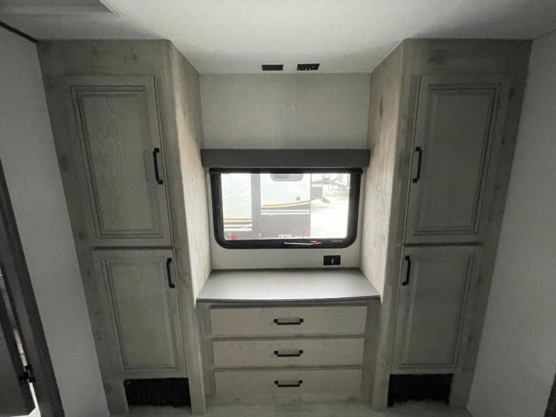 2025 Keystone RV 2025 Keystone RV Alpine Avalanche Edition - thumbnail 24