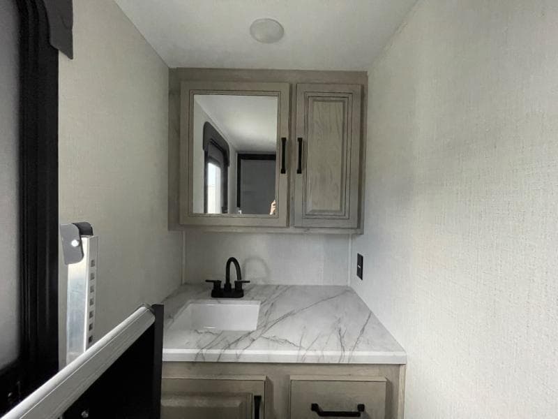 2025 Keystone RV 2025 Keystone RV Alpine Avalanche Edition - thumbnail 25