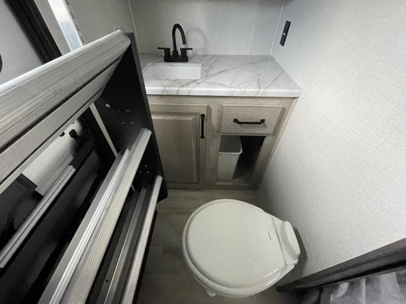 2025 Keystone RV 2025 Keystone RV Alpine Avalanche Edition - thumbnail 26