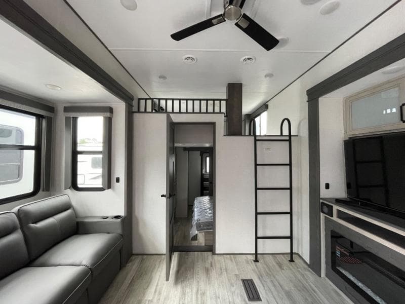 2025 Keystone RV 2025 Keystone RV Alpine Avalanche Edition - thumbnail 9