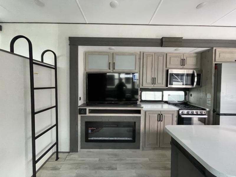 2025 Keystone RV 2025 Keystone RV Alpine Avalanche Edition - thumbnail 10